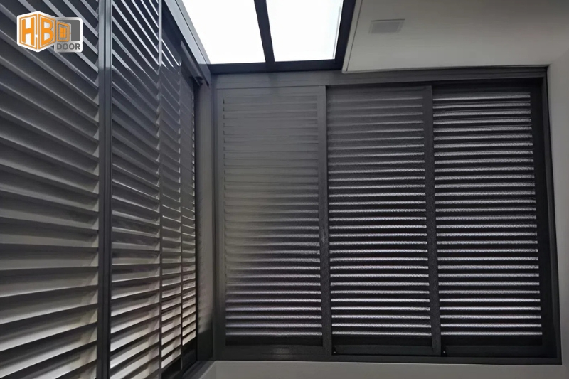 Cửa chớp lật nhôm xingfa