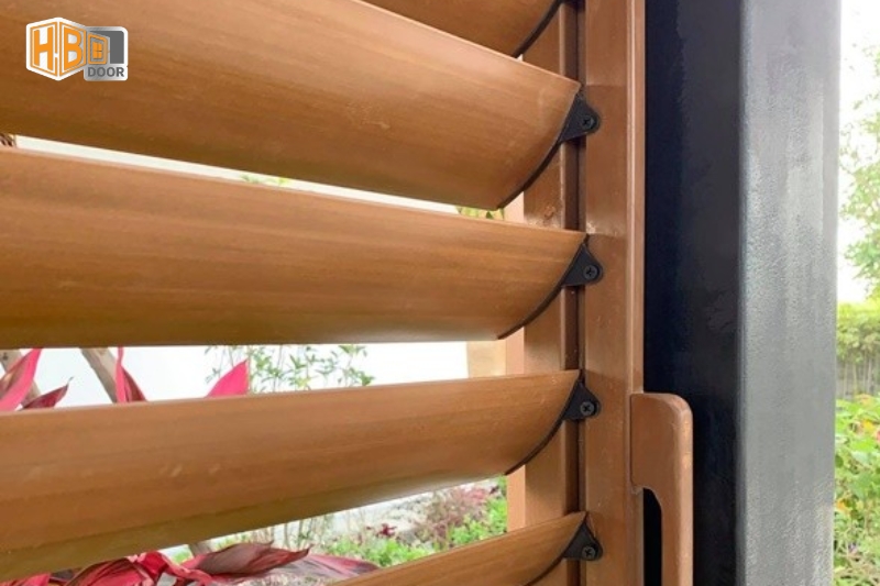 Cửa chớp lật nhôm xingfa