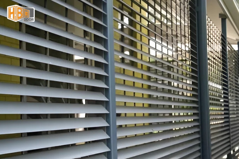 Cửa chớp lật nhôm xingfa