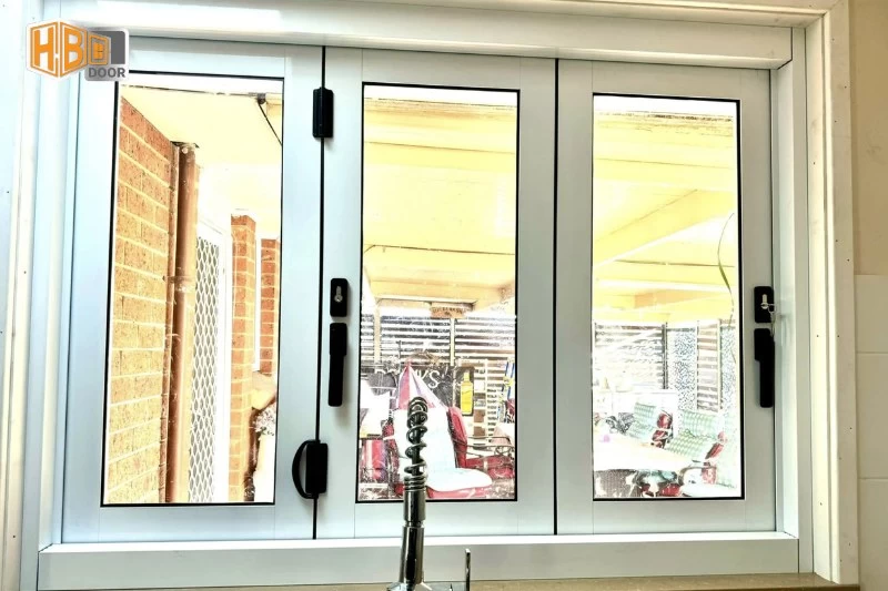 Cửa sổ 3 cánh: Kích thước, ưu nhược điểm và phân loại cụ thể