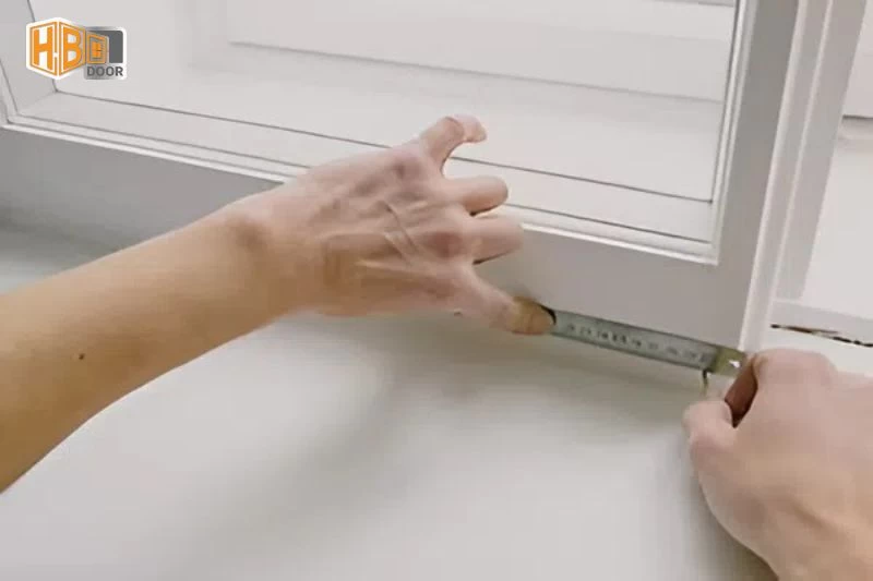 Cách trừ cửa sổ lùa 2 cánh hệ 55